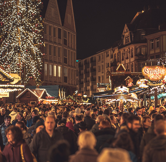 Chalet illuminé au marché de Noël de Cologne